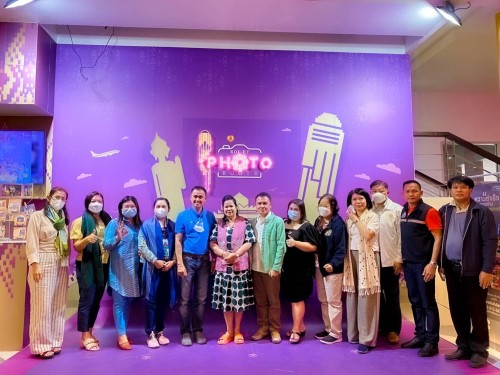 วันที่ ๑๕ ตุลาคม ๒๕๖๕ เวลา ๑๔.๐๐ น. ดร.สุดา สุขอ่ำ อดีตที่ปรึกษาด้านการศึกษาพิเศษ และผู้ด้อยโอกาส พร้อมด้วยคณะ ขึ้นเยี่ยมชมหอโหวด๑๐๑ โดยเทศบาลเมืองร้อยเอ็ดให้การต้อนรับ