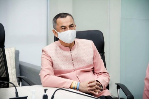 วันที่ ๒๔ ตุลาคม ๒๕๖๕ เวลา ๑๒.๒๐ น. นายวิรุฬ พรรณเทวี อดีตผู้ว่าราชการจังหวัดสุโขทัยพร้อมด้วยคณะ ขึ้นเยี่ยมชมหอโหวด๑๐๑ โดยมีนายบรรจง โฆษิตจิรนันท์ นายกเทศมนตรีเมืองร้อยเอ็ดให้การต้อนรับ