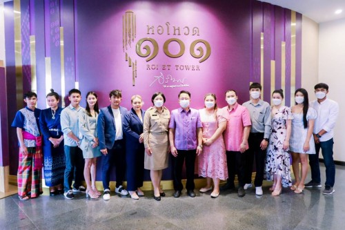 วันที่ 14 กุมภาพันธ์ 2566 เวลา 10.00 น. เทศบาลเมืองร้อยเอ็ด นำโดย นายสถิตย์ ศรีสงคราม ปลัดเทศบาลเมืองร้อยเอ็ด ร่วมพิธีจดทะเบียนสมรส ในกิจกรรม “Happy Valentine’s Day รักนี้ที่หอโหวด๑๐๑ LOVE @ ROI ET TOWER”  โดยมีนางสาคร โสหนองบัว ปลัดอำเภอเมืองร้อยเอ็ด เป็นนายทะเบียน มีคู่สมรสทั้งหมด จำนวน 7 คู่ ณ พุทธพิมานมงคล ชั้น 35 หอโหวด๑๐๑  และขอขอบคุณการท่องเที่ยวแห่งประเทศไทย(ททท.)ที่มอบตุ๊กตา “น้องสุขใจ” เป็นของที่ระลึกให้กับคู่จดทะเบียนสมรสในกิจกรรมครั้งนี้