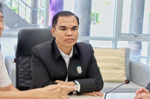 วันที่ ๑๕ กรกฎาคม ๒๕๖๖ เวลา ๑๕.๓๐ น. ว่าที่ร้อยตรี ธนุ วงษ์จินดา เลขาธิการคณะกรรมการอาชีวศึกษา พร้อมคณะ เข้ารับฟังบรรยายและขึ้นเยี่ยมชมหอโหวด๑๐๑  ดร.นุชากร มาศฉมาดล รองนายกเทศมนตรีเมืองร้อยเอ็ด ให้การต้อนรับ