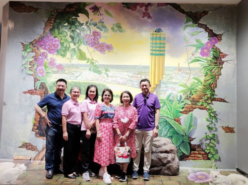วันที่ ๒ กรกฎาคม ๒๕๖๖ นางวิมล โรมา ผู้ทรงคุณวุฒิ กรมอนามัย พร้อมด้วย นายแพทย์พีระยุทธ  สานุกูล ผู้อำนวยการสำนักส่งเสริมสุขภาพ กรมอนามัย และคณะ ได้ขึ้นเยี่ยมชมหอโหวด๑๐๑ โดยมีทีมประชาสัมพันธ์ให้การต้อนรับ