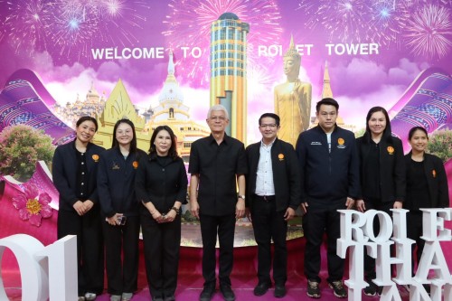 วันที่ ๑๔ พฤศจิกายน ๒๕๖๘ เวลา ๑๗.๐๐ น.  คณะกรรมาธิการแก้ปัญหาหนี้สิน ความยากจนและลดความเหลื่อมล้ำ สภาผู้แทนราษฎร นางรัชนี พลซื่อ ประธานคณะกรรมาธิการ พร้อมคณะ ขึ้นเยี่ยมชมพร้อมร่วมเล่นเครื่องเล่น Zipline หอโหวด๑๐๑  โดยมี นายบรรจง โฆษิตจิรนันท์ นายกเทศมนตรีเมืองร้อยเอ็ด ให้การต้อนรับ