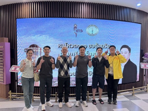 (Thai) วันที่ ๒๙ พฤศจิกายน ๒๕๖๘ เวลา ๑๖.๓๐ น. นายบรรจง โฆษิตจิรนันท์ นายกเทศมนตรีเมืองร้อยเอ็ด ให้การต้อนรับ นายกรินทร์ คติกำจร นายกเทศมนตรีเมืองอรัญญประเทศ พร้อมคณะ ขึ้นเยี่ยมชม พร้อมร่วมเล่นเครื่องเล่น Zipline หอโหวด๑๐๑