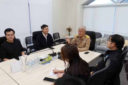 วันที่ ๑ ธันวาคม ๒๕๖๘ เวลา ๑๓.๐๐ น. นายบรรจง โฆษิตจิรนันท์ นายกเทศมนตรีเมืองร้อยเอ็ด พร้อมด้วยนางสาวสุจิตรา เวียงนนท์ ผู้อำนวยการสำนักการศึกษา,นายธรรมศักดิ์ ชิตทรงสวัสดิ์ ผู้อำนวยการส่วนบริหารการศึกษา ให้การต้อนรับ นายเลอชาติ ธรรมธีรเสถียร ผู้อำนวยการสำนักพัฒนาองค์ความรู้เศรษฐกิจสร้างสรรค์ พร้อมคณะ เข้ารับฟังบรรยายและขึ้นเยี่ยมชมหอโหวด๑๐๑