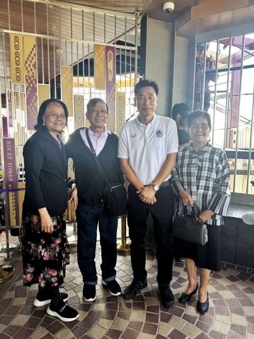 วันที่ ๗ ธันวาคม ๒๕๖๘ เวลา ๑๔.๓๐ น. นายพงษ์ศิริ กุสุมภ์ อดีตผู้ว่าราชการจังหวัดร้อยเอ็ด พร้อมคณะ เข้ารับฟังบรรยายและขึ้นเยี่ยมชมหอโหวด๑๐๑ โดยมี ดร.นุชากร มาศฉมาดล รองนายกเทศมนตรีเมืองร้อยเอ็ด ให้การต้อนรับ