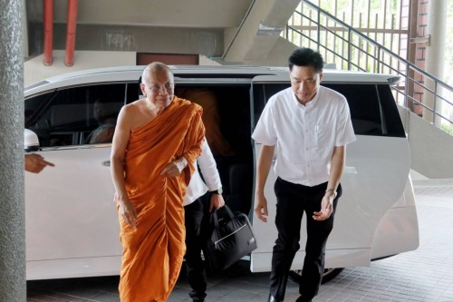 วันที่ ๒๗ เมษายน ๒๕๖๙ เวลา ๑๕.๓๐ น. เจ้าประคุณสมเด็จพระมหาวีรวงศ์ เลขานุการสมเด็จพระสังฆราช กรรมการมหาเถรสมาคม พร้อมคณะสงฆ์ ขึ้นเยี่ยมชมหอโหวด๑๐๑ โดยมี ดร.นุชากร มาศฉมาดล รองนายกเทศมนตรีเมืองร้อยเอ็ด ถวายการต้อนรับ