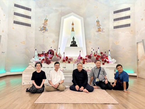 วันที่ ๓ เมษายน ๒๕๖๙ เวลา ๑๑.๓๐ น. ศาสตราจารย์พิเศษ ธงทอง จันทรางศุ นายกสภามหาวิทยาลัยราชภัฏร้อยเอ็ด พร้อมคณะ ขึ้นเยี่ยมชมพร้อมร่วมเล่นเครื่องเล่น Zipline หอโหวด๑๐๑ โดยมีนายธรรมศักดิ์ ชิตทรงสวัสดิ์  ผู้อำนวยการส่วนบริหารการศึกษา ให้การต้อนรับ