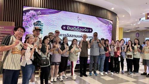 (Thai) วันที่ ๒๔ ตุลาคม ๒๕๖๙ เวลา ๐๙.๐๐ น.นายบรรจง โฆษิตจิรนันท์ นายกเทศมนตรีเมืองร้อยเอ็ด พร้อมด้วยนายธรรมศักดิ์ ชิตทรงสวัสดิ์ ผู้อำนวยการส่วนบริหารการศึกษา ให้การต้อนรับ นายธีระ ยีโกบ ผู้ช่วยกรรมการผู้จัดการ ผู