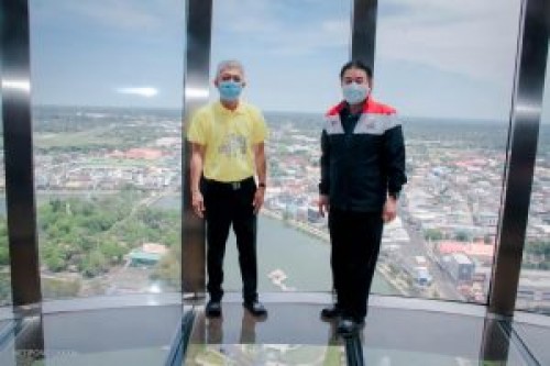 วันพฤหัสบดีที่ 31 มีนาคม 2565 เวลา 10.30 น. เทศบาลเมืองร้อยเอ็ด นำโดย นายบรรจง โฆษิตจิรนันท์ นายกเทศมนตรีเมืองร้อยเอ็ดให้การต้อนรับ นายโชติ ตราชู ปลัดการท่องเที่ยวและกีฬา และคณะ รับฟังบรรยายและเยี่ยมชมหอโหวด๑๐๑ วันพฤหัสบดีที่ 31 มีนาคม 2565 เวลา 10.30 น. เทศบาลเมืองร้อยเอ็ด นำโดย นายบรรจง โฆษิตจิรนันท์ นายกเทศมนตรีเมืองร้อยเอ็ดให้การต้อนรับ นายโชติ ตราชู ปลัดการท่องเที่ยวและกีฬา และคณะ รับฟังบรรยายและเยี่ยมชมหอโหวด๑๐๑