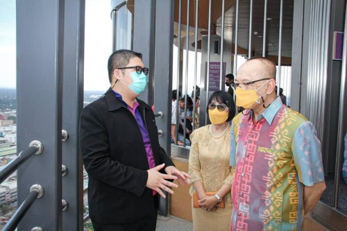 วันที่ 27 มีนาคม 2565 เวลา 13.00 น. นายกเทศมนตรีเมืองร้อยเอ็ด นายบรรจง โฆษิตจิรนันท์ มอบหมายให้ นายชยุตม์ โอวาทกานนท์ เลขาฯ นายกเทศมนตรีเมืองร้อยเอ็ด  ให้การต้อนรับคณะชมรมคนรักตระการ จังหวัดอุบลราชธานี เยี่ยมชม และรับฟังบรรยาย ณ หอโหวด ๑๐๑ วันที่ 27 มีนาคม 2565 เวลา 13.00 น. นายกเทศมนตรีเมืองร้อยเอ็ด นายบรรจง โฆษิตจิรนันท์ มอบหมายให้ นายชยุตม์ โอวาทกานนท์ เลขาฯ นายกเทศมนตรีเมืองร้อยเอ็ด  ให้การต้อนรับคณะชมรมคนรักตระการ จังหวัดอุบลราชธานี เยี่ยมชม และรับฟังบรรยาย ณ หอโหวด ๑๐๑