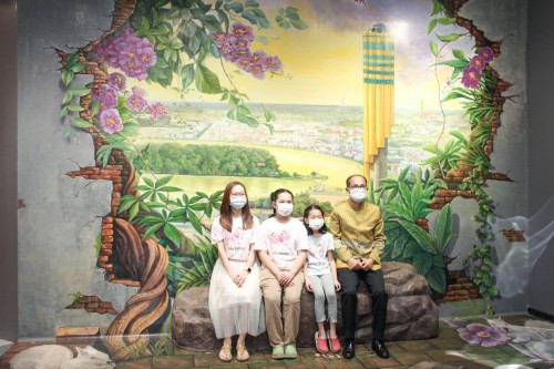 วันที่ 12 เมษายน 2565 เวลา 12.00 น. เทศบาลเมืองร้อยเอ็ด นำโดย นายบรรจง โฆษิตจิรนันท์ นายกเทศมนตรีเมืองร้อยเอ็ด ให้การต้อนรับ นายรุ่งโรจน์ ดีพร้อม ผู้พิพากษาหัวหน้าศาลจังหวัดร้อยเอ็ด และคณะ รับฟังบรรยายและเยี่ยมชม ณ หอโหวด๑๐๑ วันที่ 12 เมษายน 2565 เวลา 12.00 น. เทศบาลเมืองร้อยเอ็ด นำโดย นายบรรจง โฆษิตจิรนันท์ นายกเทศมนตรีเมืองร้อยเอ็ด ให้การต้อนรับ นายรุ่งโรจน์ ดีพร้อม ผู้พิพากษาหัวหน้าศาลจังหวัดร้อยเอ็ด และคณะ รับฟังบรรยายและเยี่ยมชม ณ หอโหวด๑๐๑