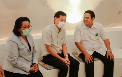 วันที่ ๑๒ ตุลาคม ๒๕๖๕ เวลา ๑๐:๓๐ น. ดร.นพ.สุรเดชช ชวะเดช นายแพทย์สาธารณสุขจังหวัดร้อยเอ็ด และคณะ เยี่ยมชม และรับฟังบรรยาย ณ หอโหวด ๑๐๑โดยมี ดร.นุชากร มาศฉมาดล รองนายกเทศมนตรีเมืองร้อยเอ็ด ให้การต้อนรับ วันที่ ๑๒ ตุลาคม ๒๕๖๕ เวลา ๑๐:๓๐ น. ดร.นพ.สุรเดชช ชวะเดช นายแพทย์สาธารณสุขจังหวัดร้อยเอ็ด และคณะ เยี่ยมชม และรับฟังบรรยาย ณ หอโหวด ๑๐๑โดยมี ดร.นุชากร มาศฉมาดล รองนายกเทศมนตรีเมืองร้อยเอ็ด ให้การต้อนรับ